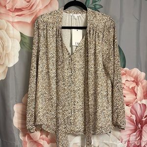 DR2 new with tags dressy button down shirt